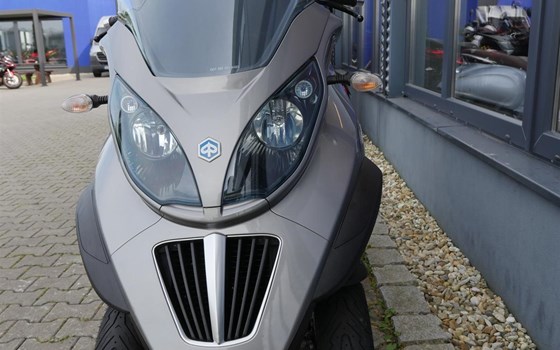 Gebrauchtmotorrad Piaggio MP3 400 - Bild 9