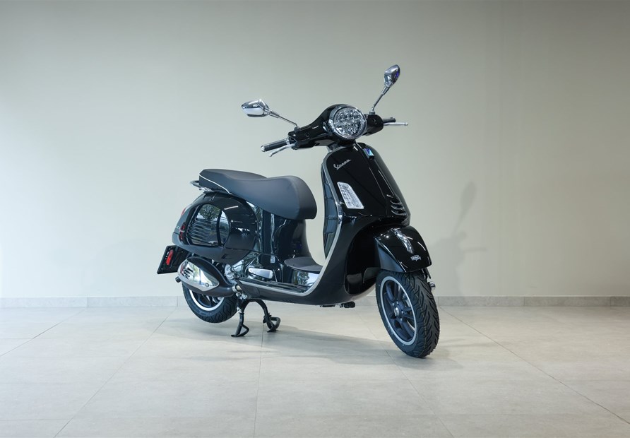 Vespa GTS 300 hpe Super (NV NERO DECISO  )