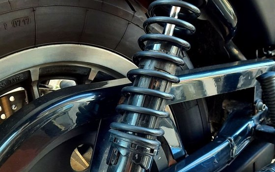 Gebrauchtmotorrad Harley-Davidson Sportster XL 883 R Roadster - Bild 8