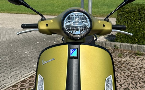 Neufahrzeug Vespa GTS 300 hpe Super Sport - Bild 2 Neufahrzeug Vespa GTS 300 hpe Super Sport - Bild 2