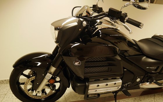 Gebrauchtmotorrad Honda GL 1800 Goldwing - Bild 6 Gebrauchtmotorrad Honda GL 1800 Goldwing - Bild 6