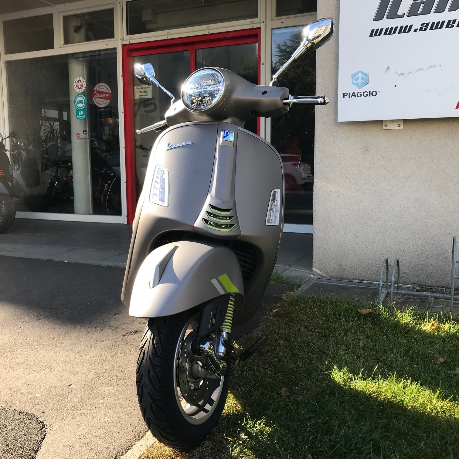 Neumotorrad: Vespa GTS 300 Super Tech, Baujahr: 2024, 7.899,00 EUR