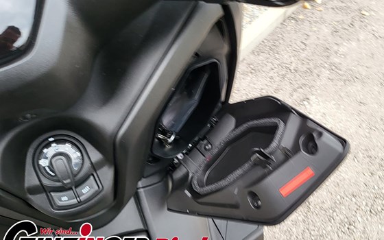 Neufahrzeug Yamaha XMAX 300 - Bild 7 Neufahrzeug Yamaha XMAX 300 - Bild 7