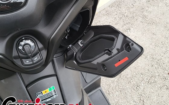 Neufahrzeug Yamaha XMAX 300 - Bild 7 Neufahrzeug Yamaha XMAX 300 - Bild 7