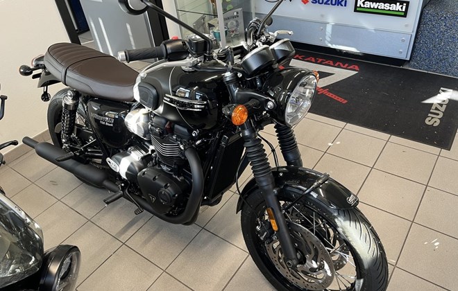 Triumph Bonneville T120 Black