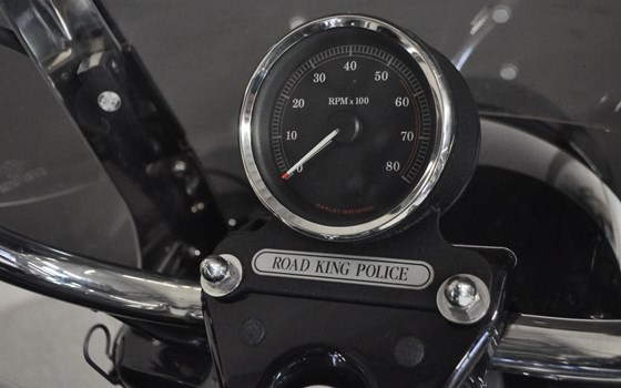 Gebrauchtmotorrad Harley-Davidson Road King Police FLHP - Bild 12