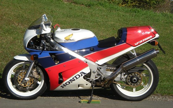 Gebrauchtmotorrad Honda VFR 750 R - Bild 2 Gebrauchtmotorrad Honda VFR 750 R - Bild 2