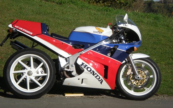 Gebrauchtmotorrad Honda VFR 750 R - Bild 3 Gebrauchtmotorrad Honda VFR 750 R - Bild 3