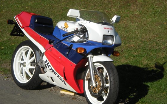 Gebrauchtmotorrad Honda VFR 750 R - Bild 4 Gebrauchtmotorrad Honda VFR 750 R - Bild 4