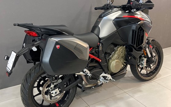 Gebrauchtmotorrad Ducati Multistrada V4 S Grand Tour - Bild 3 Gebrauchtmotorrad Ducati Multistrada V4 S Grand Tour - Bild 3