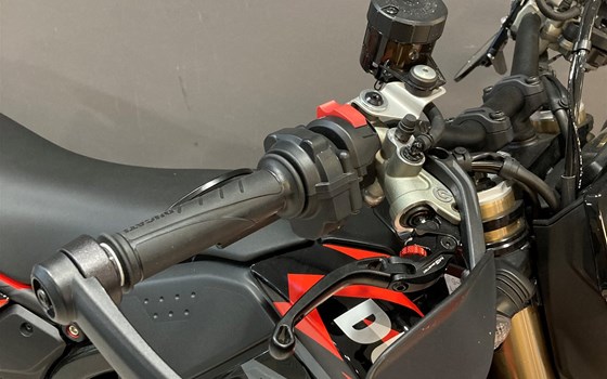 Gebrauchtmotorrad Ducati Hypermotard 698 Mono RVE - Bild 6 Gebrauchtmotorrad Ducati Hypermotard 698 Mono RVE - Bild 6