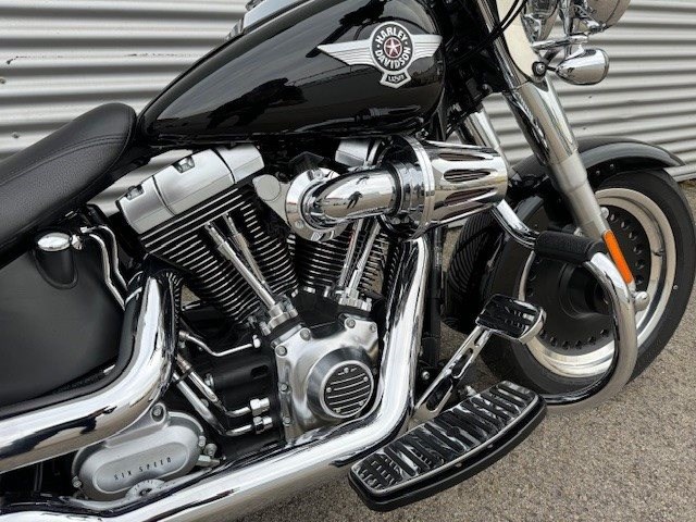 Harley-Davidson Softail Fat Boy Special FLSTFB (Vivid Black) - Bild 4