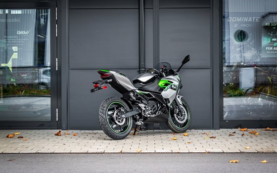 Neufahrzeug Kawasaki Ninja e-1 - Bild 2