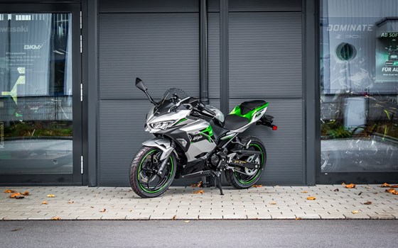 Neufahrzeug Kawasaki Ninja e-1 - Bild 5