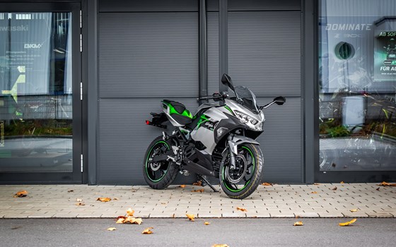 Neufahrzeug Kawasaki Ninja e-1 - Bild 6