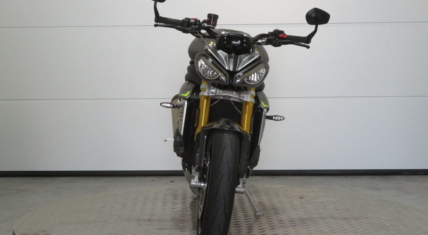 Offer Triumph Speed Triple 1200 RS