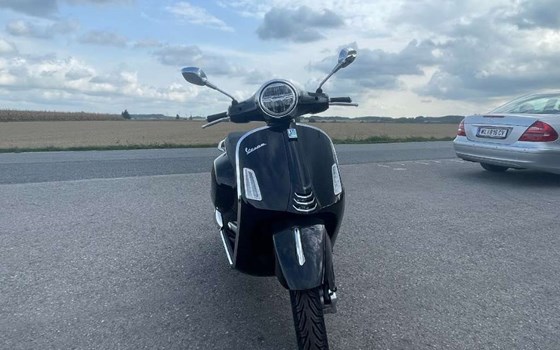 Gebrauchtmotorrad Vespa GTS 300 hpe Super - Bild 3 Gebrauchtmotorrad Vespa GTS 300 hpe Super - Bild 3