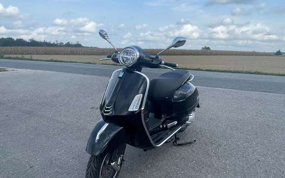 Gebrauchtmotorrad Vespa GTS 300 hpe Super - Bild 2 Gebrauchtmotorrad Vespa GTS 300 hpe Super - Bild 2