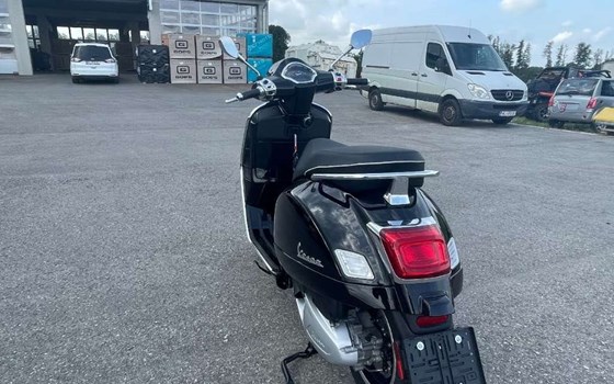 Gebrauchtmotorrad Vespa GTS 300 hpe Super - Bild 6 Gebrauchtmotorrad Vespa GTS 300 hpe Super - Bild 6