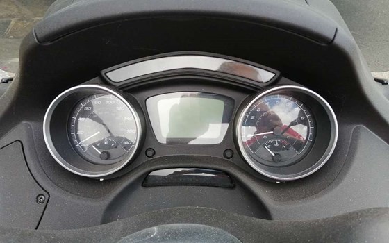 Gebrauchtmotorrad Piaggio MP3 500 hpe Business - Bild 4 Gebrauchtmotorrad Piaggio MP3 500 hpe Business - Bild 4