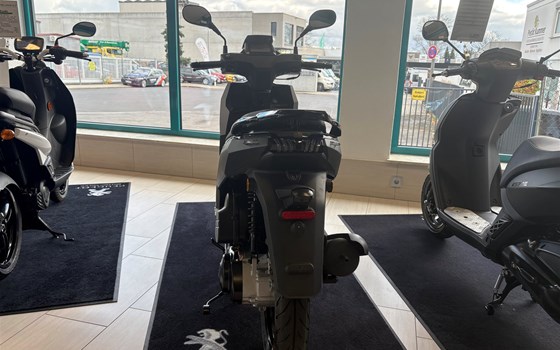 Neufahrzeug Peugeot Tweet 125 GT - Bild 3
