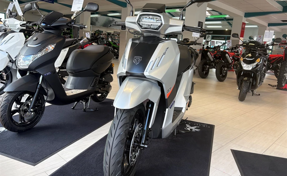 Angebot Peugeot Tweet 125 GT Bild 6: Angebot Peugeot Tweet 125 GT