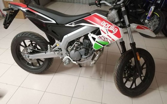 Neufahrzeug Aprilia SX 50 Supermoto - Bild 1 Neufahrzeug Aprilia SX 50 Supermoto - Bild 1