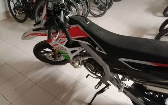 Neufahrzeug Aprilia SX 50 Supermoto - Bild 2 Neufahrzeug Aprilia SX 50 Supermoto - Bild 2