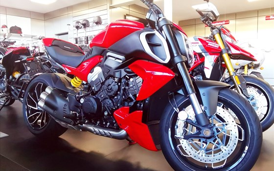 Gebrauchtmotorrad Ducati Diavel V4 - Bild 1 Gebrauchtmotorrad Ducati Diavel V4 - Bild 1