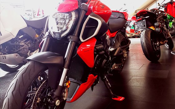 Gebrauchtmotorrad Ducati Diavel V4 - Bild 2 Gebrauchtmotorrad Ducati Diavel V4 - Bild 2