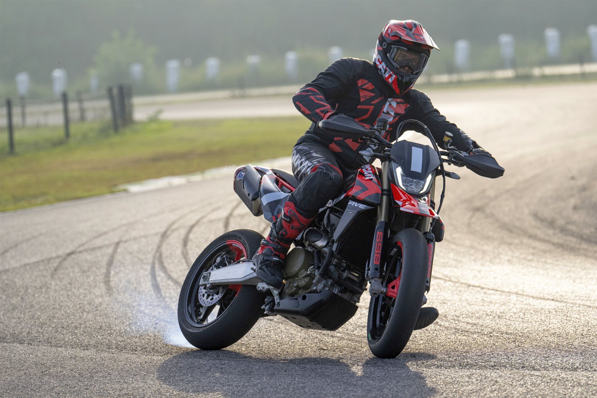 Neumotorrad: Ducati Hypermotard 698 Mono RVE, Baujahr: 2024, 15.595,00 EUR