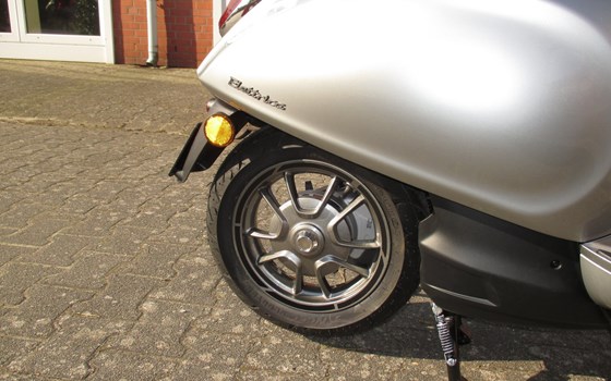Neufahrzeug Vespa Elettrica - Bild 12