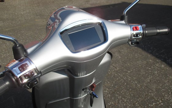 Neufahrzeug Vespa Elettrica - Bild 9