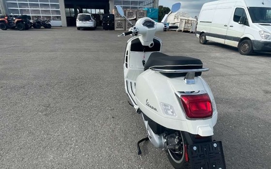 Gebrauchtmotorrad Vespa GTS 125 Super - Bild 4 Gebrauchtmotorrad Vespa GTS 125 Super - Bild 4