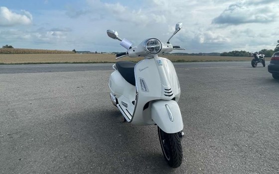 Gebrauchtmotorrad Vespa GTS 125 Super - Bild 1 Gebrauchtmotorrad Vespa GTS 125 Super - Bild 1