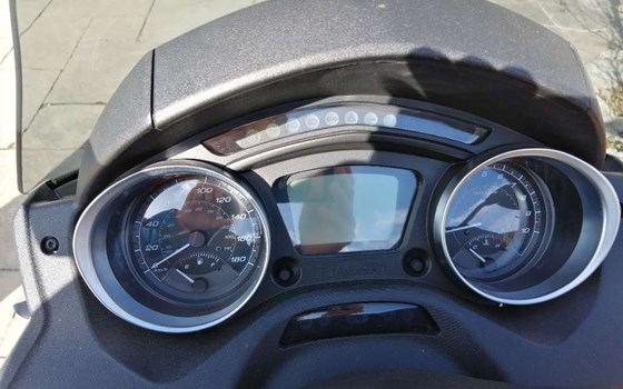 Neufahrzeug Piaggio MP3 300 - Bild 5 Neufahrzeug Piaggio MP3 300 - Bild 5