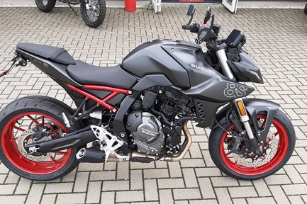 Suzuki GSX-8S