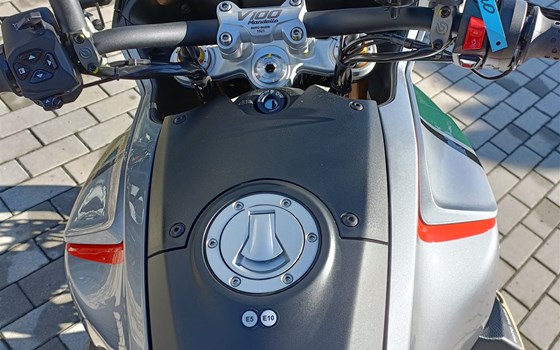 Gebrauchtmotorrad Moto Guzzi V100 Mandello S - Bild 6 Gebrauchtmotorrad Moto Guzzi V100 Mandello S - Bild 6