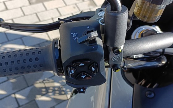 Gebrauchtmotorrad Moto Guzzi V100 Mandello S - Bild 7 Gebrauchtmotorrad Moto Guzzi V100 Mandello S - Bild 7