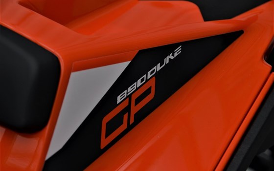Neufahrzeug KTM 890 Duke - Bild 11 Neufahrzeug KTM 890 Duke - Bild 11