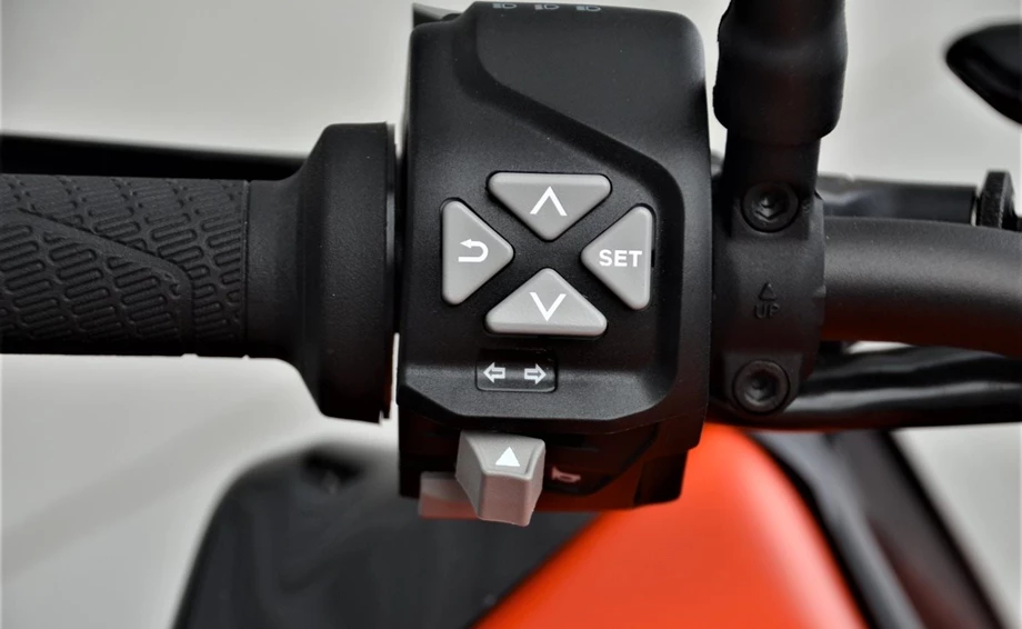 Angebot KTM 890 Duke Bild 13: Angebot KTM 890 Duke