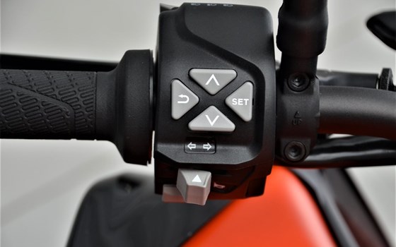 Neufahrzeug KTM 890 Duke - Bild 13