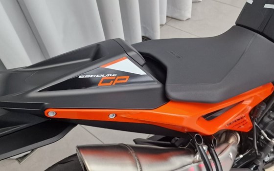 Neufahrzeug KTM 890 Duke - Bild 12