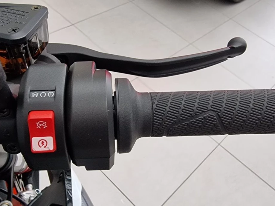 Angebot KTM 890 Duke Bild 14: Angebot KTM 890 Duke