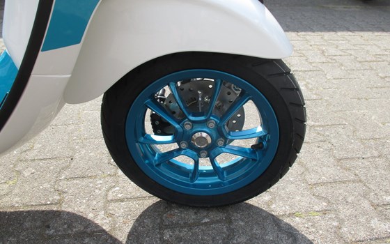 Neufahrzeug Vespa Primavera 125 Color Vibe - Bild 13