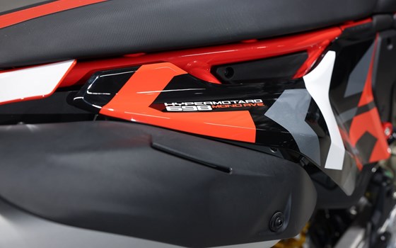 Neufahrzeug Ducati Hypermotard 698 Mono RVE - Bild 5 Neufahrzeug Ducati Hypermotard 698 Mono RVE - Bild 5