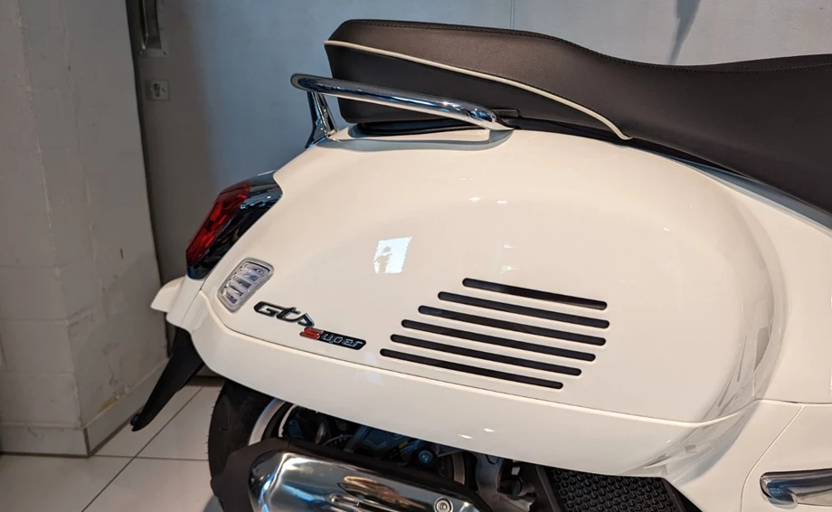 Angebot Vespa GTS 300 Super Bild 6: Angebot Vespa GTS 300 Super