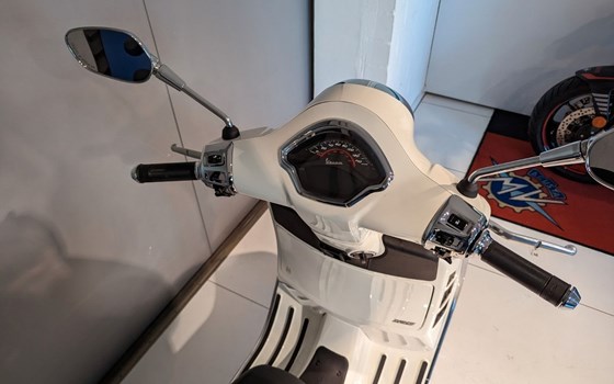 Neufahrzeug Vespa GTS 300 Super - Bild 7