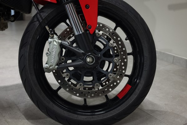 Ducati Monster + (rot) - Bild 3