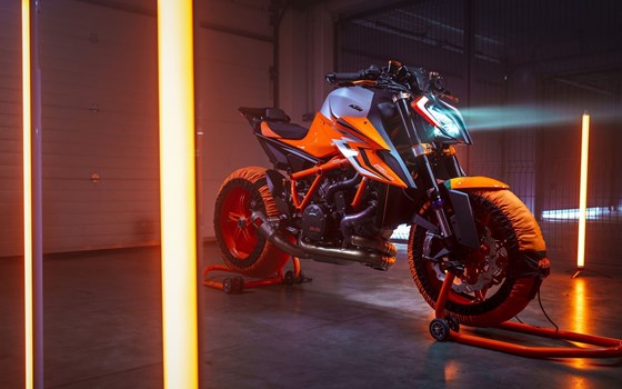 Neufahrzeug KTM 1290 Super Duke R EVO - Bild 19